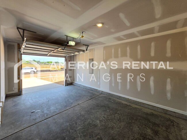 Building Photo - New Construction! Spacious Dual Level Townhome with Attached Garage for Rent in Decatur, AL! DEPO...