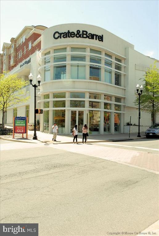 Building Photo - 1904 N Veitch St