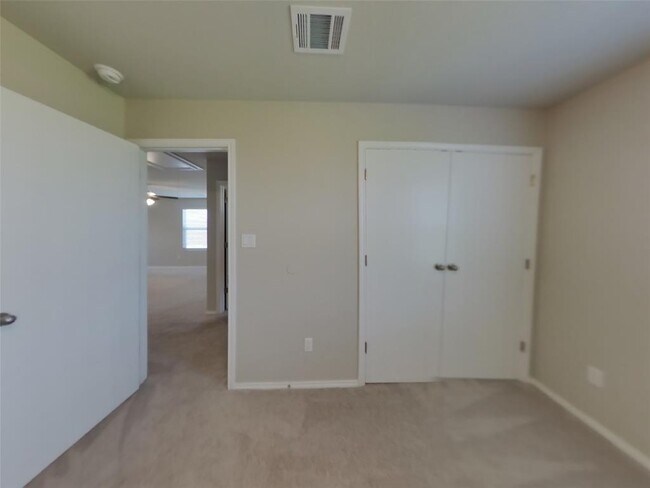 Building Photo - 5200 Saddle Clb Dr