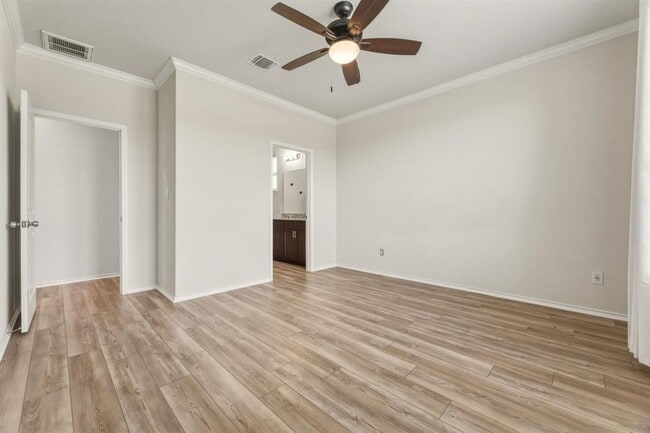 Building Photo - 428 English Oak St