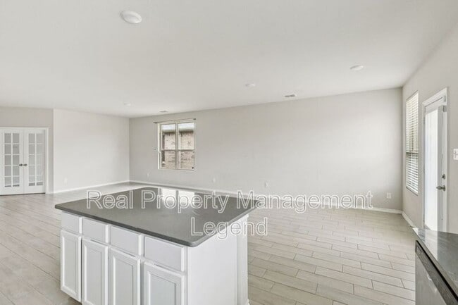 Building Photo - 968 Ravenwood Ln