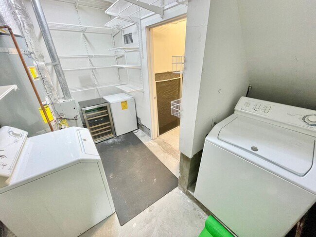 Building Photo - Prime Noe Valley 3 Level Condo w/2 car Garage, Rooftop Deck - Elizabeth @  San Jose