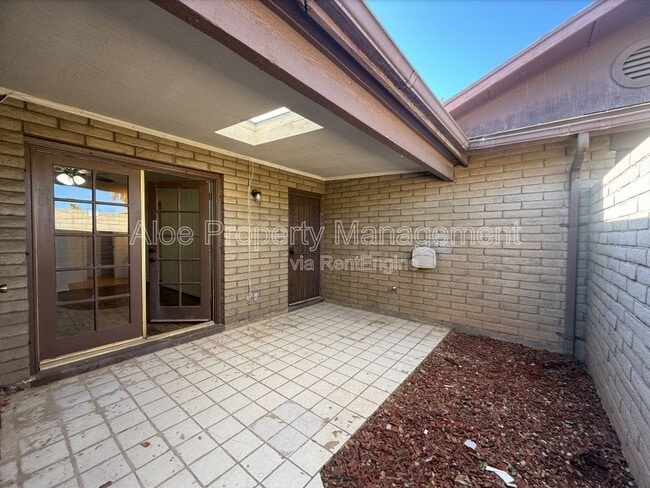 Building Photo - 1015 N Iowa St