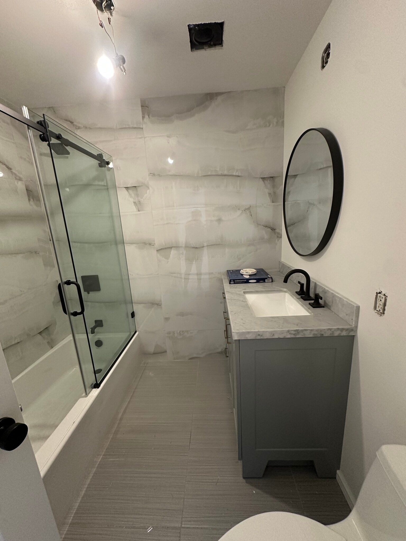 HALLWAY FULL BATHROOM - 71 Miles St