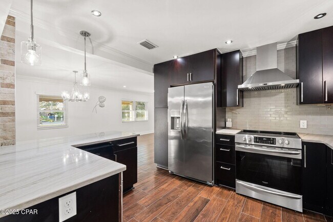 Building Photo - 1528 Oak Ave