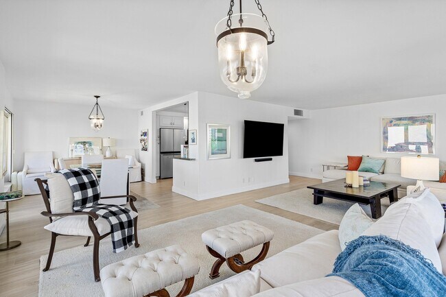 Building Photo - 2066 N Ocean Blvd