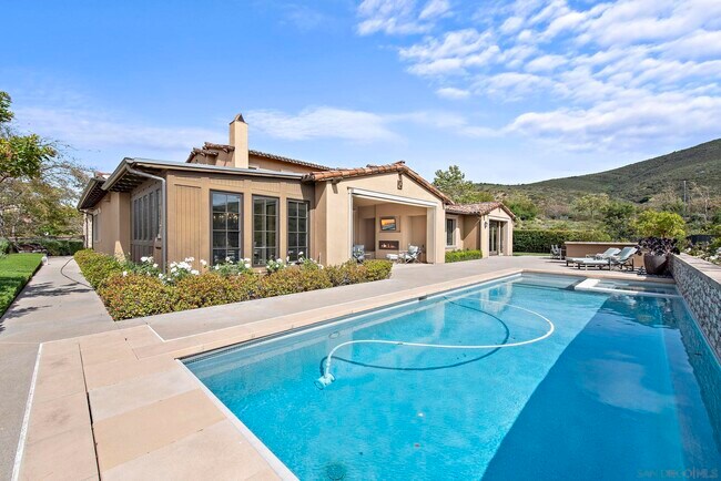 Building Photo - 14748 Valle Del Sur Ct