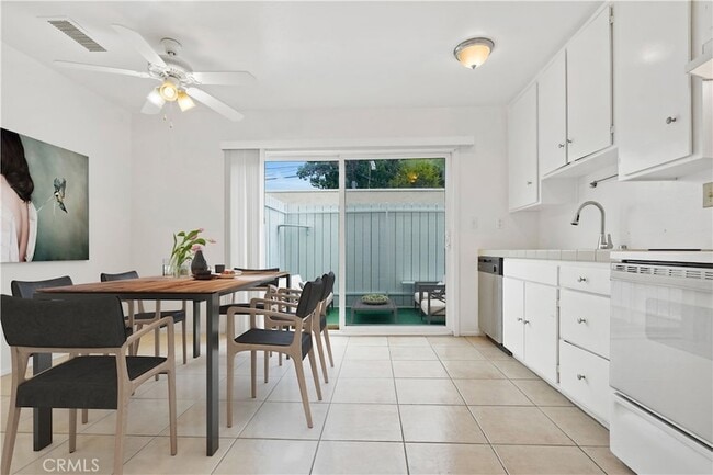 Building Photo - 22855 Vanowen St