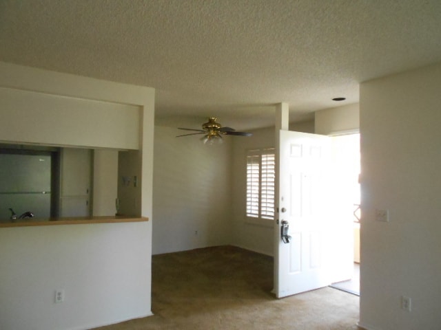 Building Photo - 3 BEDROOMS CONDO WITH BEAUTIFUL LAKE VIEWS.