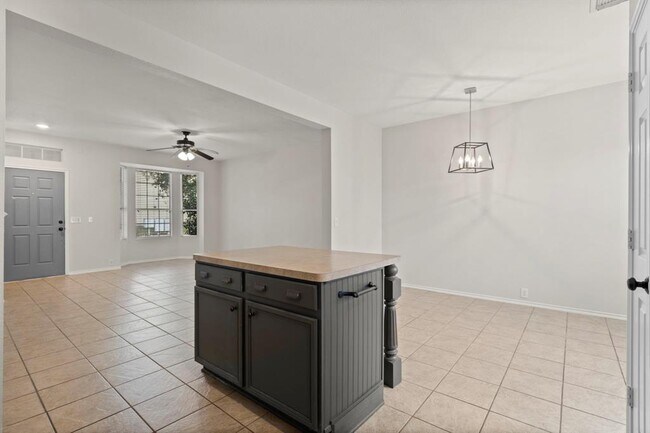 Building Photo - 9735 Coyote Creek Dr