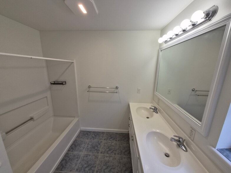 Building Photo - 142 Washington St