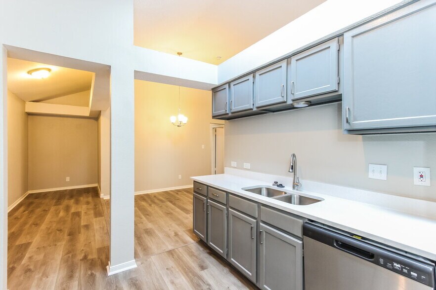 Building Photo - 6736 Poppy Dr