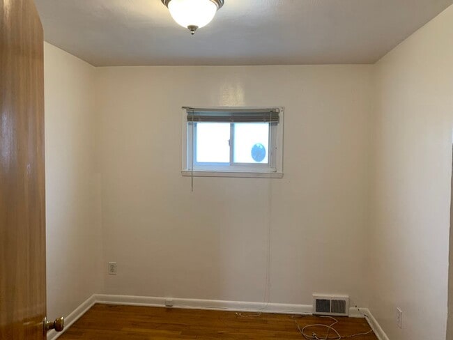 Building Photo - Two story townhouse