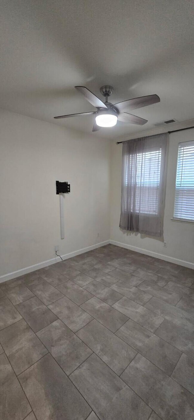 Building Photo - Welcome to this charming Lathrop home offering 4 bedrooms and 3 Baths 2 Car Garage!