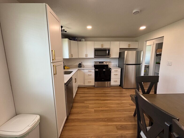 Building Photo - 954 S 100 W