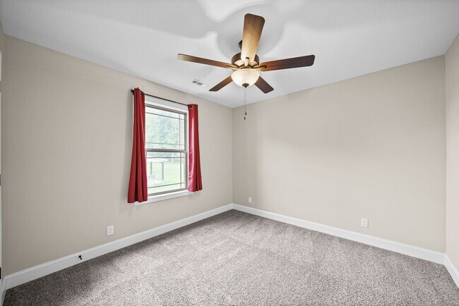 Building Photo - Pet Friendly Four Bedroom!