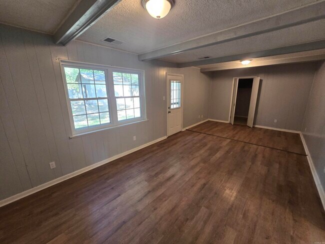 Building Photo - 10318 Independence Ln