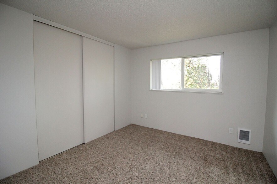 Building Photo - 5704 SW Beaverton Hillsdale Hwy