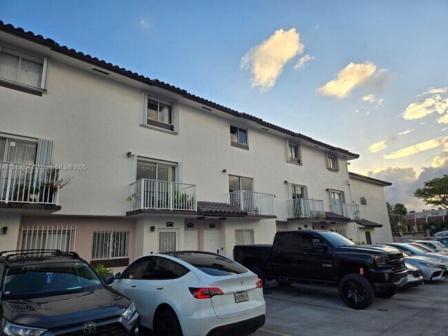 Primary Photo - 900 SW 104th Ct