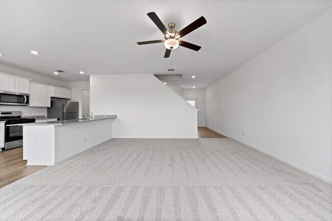 Building Photo - 322 Low Pasture Trl