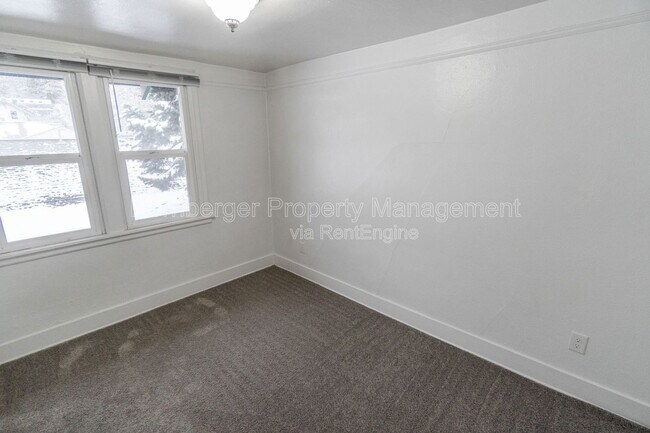 Building Photo - 1108 W 12th Ave