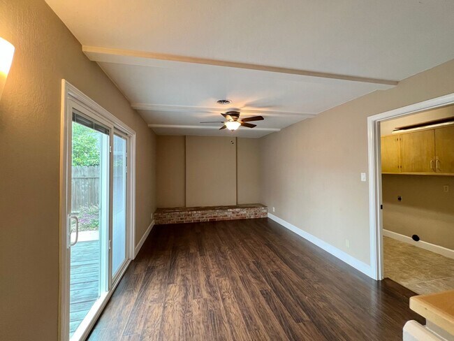 Building Photo - TENTATIVELY RENTED 3 Bedroom 2 Bathroom Na...