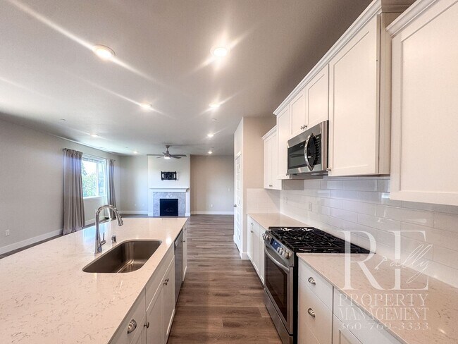 Building Photo - Spacious 5-Bedroom Home with Modern Layout, Natural Light & Park Access
