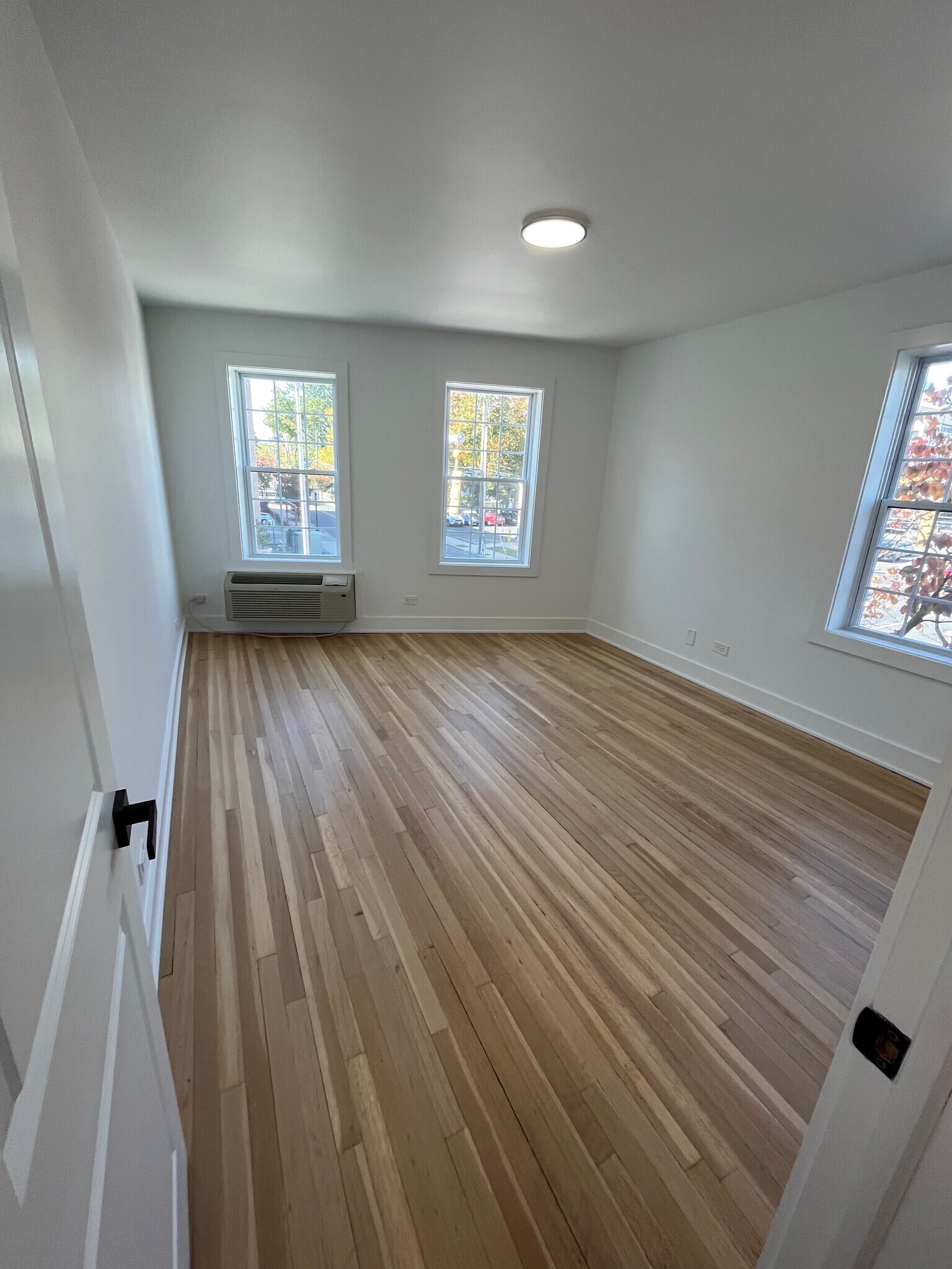 Building Photo - 833 Summer St