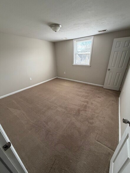 Master Bedroom - 618 Maplewood Ave