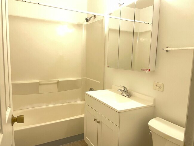 Building Photo - 1023 Kuhn Rd