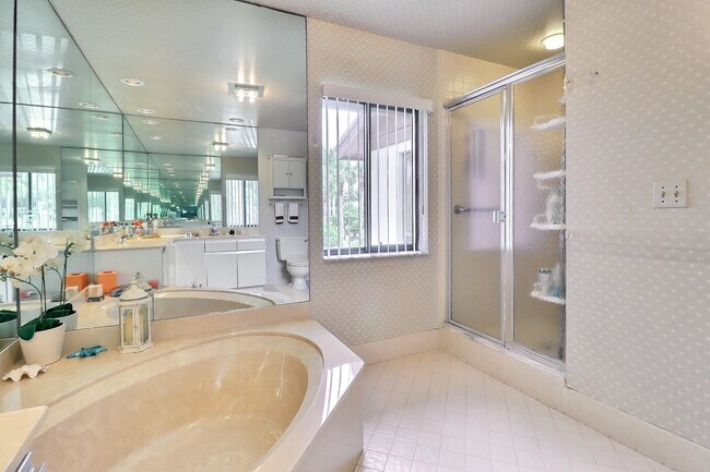 Building Photo - 5218 Fountains Dr S