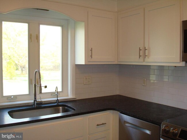 Building Photo - 1346 Faucett Dr