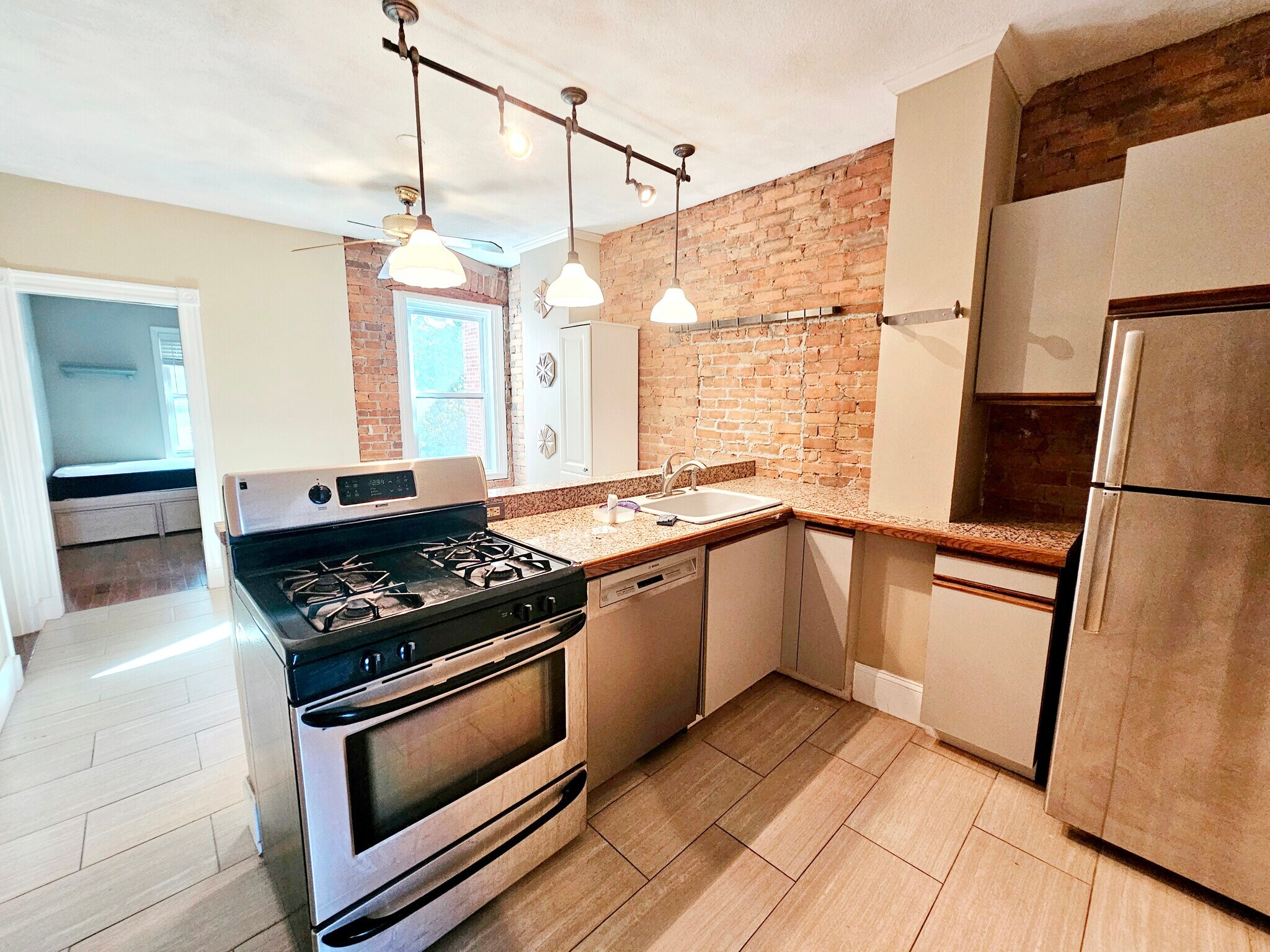 Building Photo - 1793 Beacon St