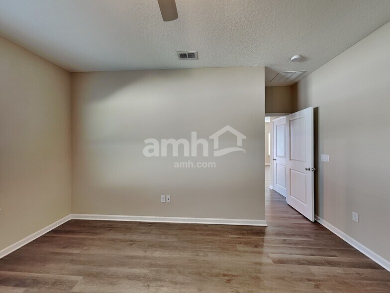 Building Photo - 245 Hemlock Pt