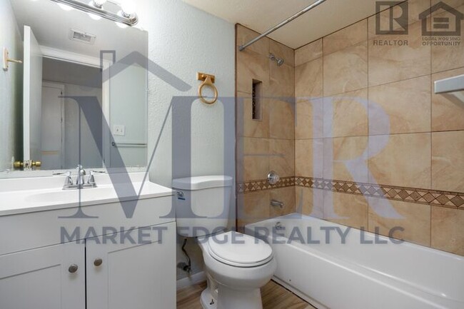 Building Photo - 3Bed/1Bath House at 48th/Broadway! $199 MO...