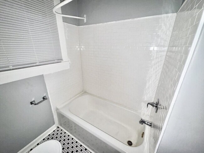 Building Photo - 666 Landis St