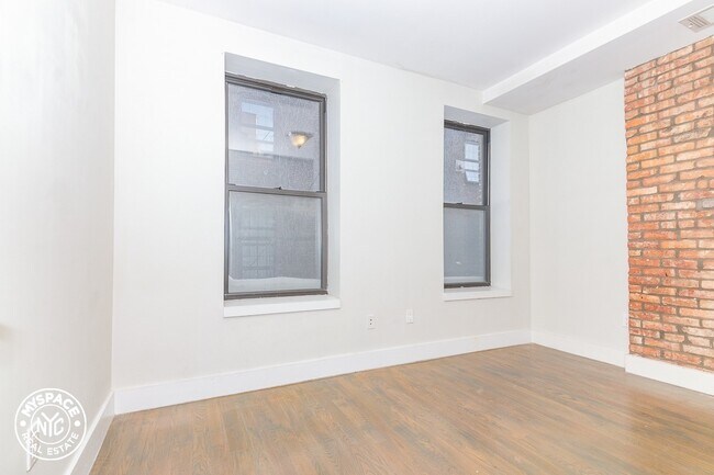 Building Photo - 1328 Halsey St