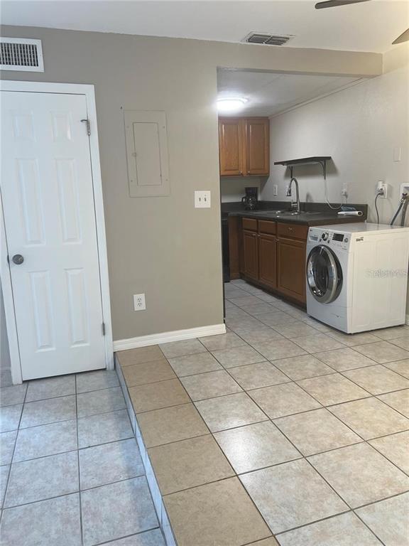 Building Photo - 5708 Townhouse Dr