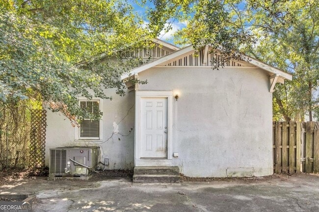 Building Photo - 1943 Heckle St