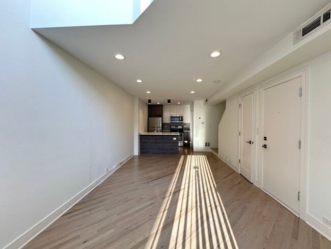 Building Photo - 949 W Grace St