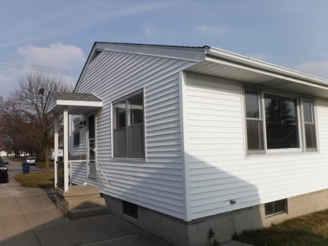 Building Photo - 304 E Gary St