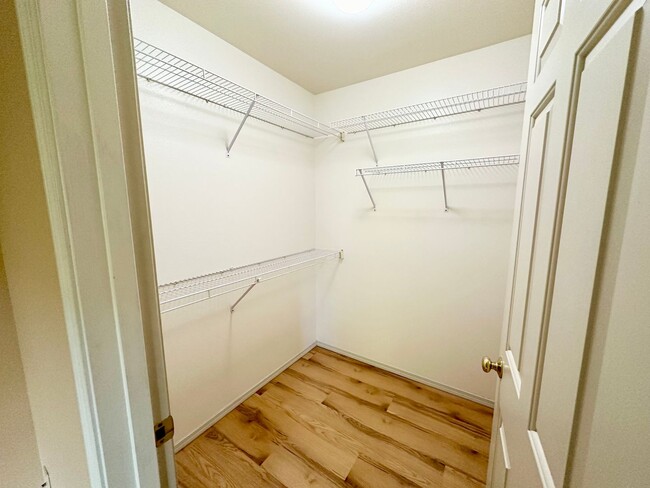 Building Photo - 2 Bedroom 1.5 Bath Townhome for Rent with ...