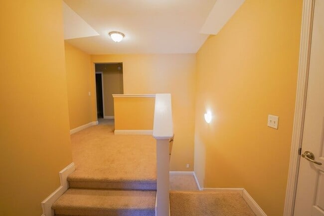 Building Photo - 252 Cottonham Ct