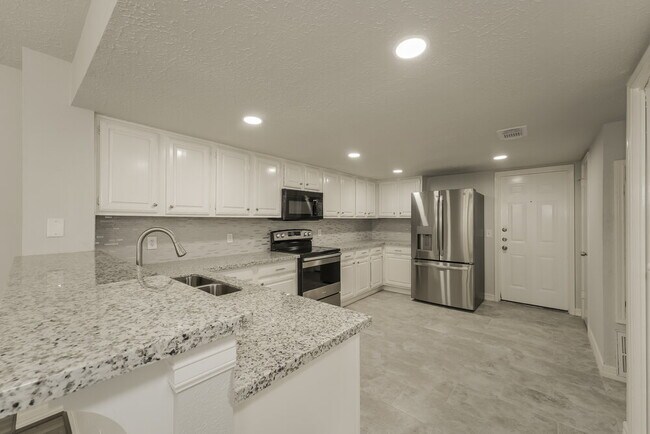 Building Photo - 9223 Bristlebrook Dr
