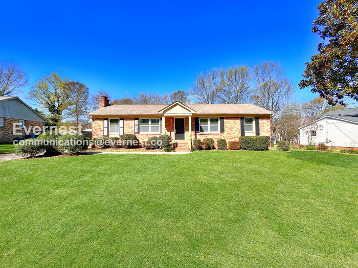 Primary Photo - 425 Shallowood Ln