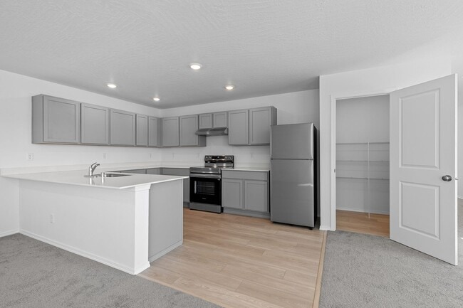 Building Photo - Lease special, save $900.00 if you sign an...