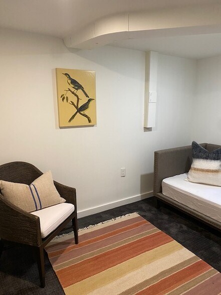 Building Photo - 2216 E Roanoke St