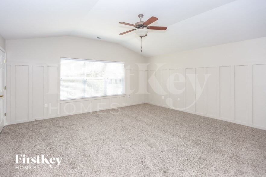 Building Photo - 2300 Silver Run Dr