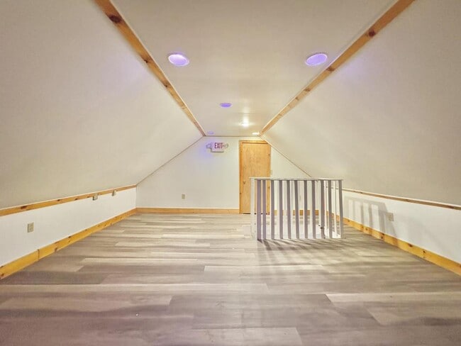 Building Photo - 7 Howe St