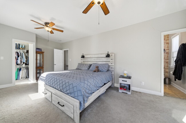 Building Photo - 146 W Seaview Ave